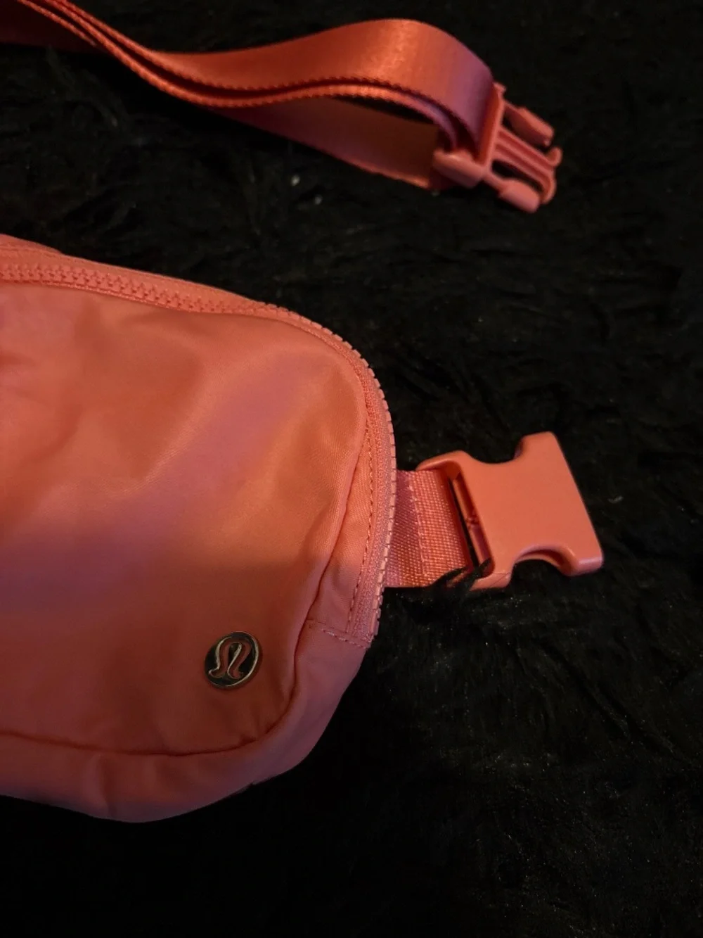 lululemon athletica pink belt bag (light use)